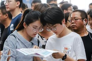 追星成功！参加印第安纳全明星名人赛的王鹤棣是詹姆斯的多年粉丝